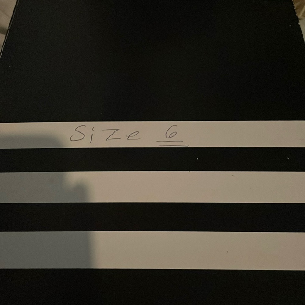 The color is brown the sizes is sizes 6 in women